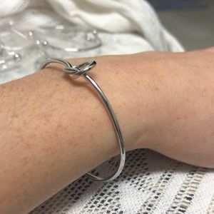 SET OF 4 Bridesmaid Knot Bracelets 💍